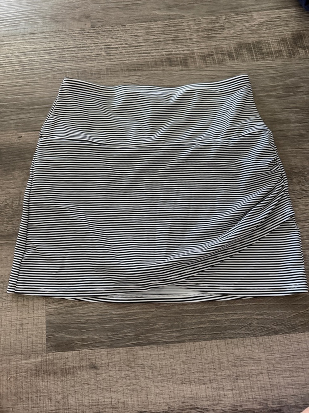 Women's Black and White Striped Ruched Skirt Small